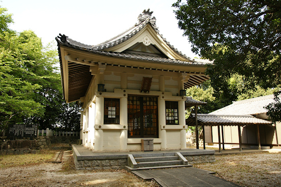 草木八幡神社社殿