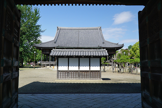 福田寺本堂と塀