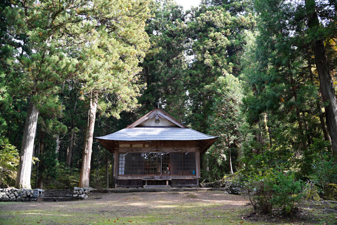 森脇八幡神社拝殿と社叢